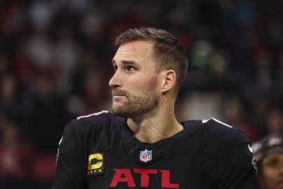 Falcons QB Kirk Cousins Brings Photo of Himself to Great Clips for Haircut