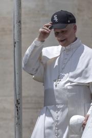 Chicago White Sox Fan Pope Leo Trash Talks Cubs Fan After Playoff Exit