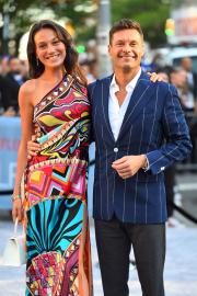 No. 1 Fan! Ryan Seacrest’s GF Aubrey Supports Him at Final ‘Live’ Taping