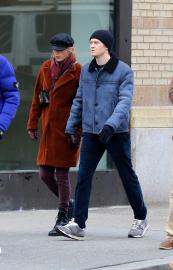 Fans Think Taylor Swift Wore ‘J’ Necklace Amid Joe Alwyn Split: Photo