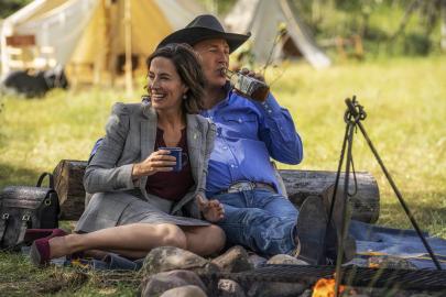 Yellowstone's Wendy Moniz Calls Kevin Costner 'Professional' Amid Exit Rumors