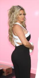 Kim Zolciak Selling Wigs For Up to $2.7K Amid Alleged Gambling Issues