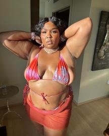 Ready for MDW! Lizzo Kicks Off Bikini Season, Stuns in Pink Swimsuit