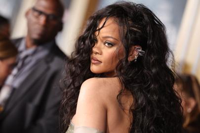 Rihanna's Staggering Net Worth Proves She Definitely Knows How to ~Work~