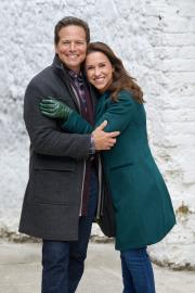 Lacey Chabert and Scott Wolf Reunite as Sibling Duo in New Hallmark Film