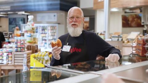 David Letterman's Surprise Grocery Store Shift Is Giving Lana Del Rey Vibes