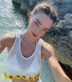 Miranda Kerr Uses This Concealer in Her Summer Makeup Routine
