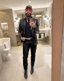 Post Malone Looks Super Svelte in Mirror Selfie After 55-Lb Weight Loss
