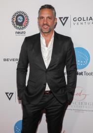 Kyle Richards' Estranged Husband Mauricio Gets Cozy With Mystery Blonde