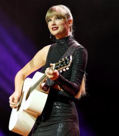 Taylor Swift Gushes Over 'Unreal' Win at Billboard Music Awards