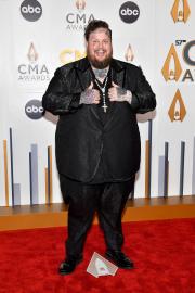 Jelly Roll's Weight Loss on Display at Jingle Ball: See Transformation