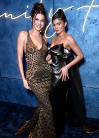 Kylie Jenner Pokes Fun at How Sister Kendall Cuts Onion on Thanksgiving