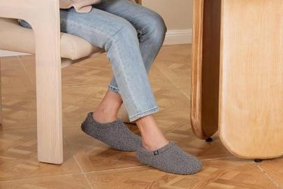 These Bestselling Memory Foam Slippers Are a ‘Blanket for Your Feet' 