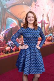 Alyson Hannigan Says ‘Healthy Eating’ Is ‘Out the Window’ Amid Weight Loss