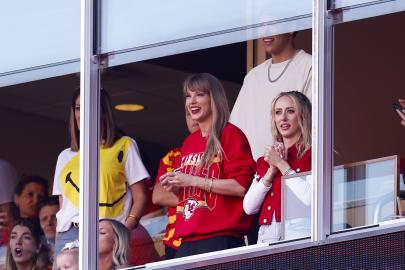 Taylor Swift Gifted a Birthday Present from Kansas City Chiefs Owner