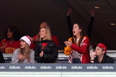Taylor Swift Rocks Chiefs Hat at Travis Kelce’s Game in New England