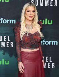Tori Spelling Opens About Struggles for ‘Single Mom Christmas’