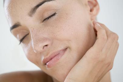 This Hydrating Moisturizer Is Sunshine in a Bottle on a Rainy Day