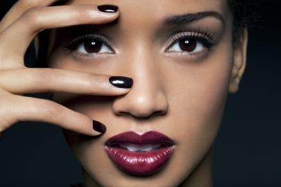 These Serum Drops Prime and Smooth Skin for an Effortless Glow