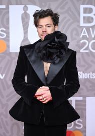 Harry Styles Is Growing Out His Hair After Shocking Fans With Buzz Cut