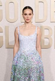 Natalie Portman Goes Solo at Golden Globes After Benjamin Millepied Split
