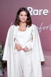 Selena Gomez Returns to Instagram Hours After Announcing Social Media Break