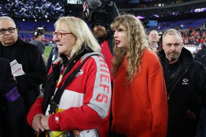Taylor Swift Searches for Travis' Family in the Crowd at AFC Game