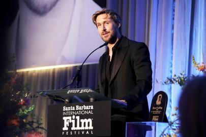 Ryan Gosling Honors 'Girl of My Dreams' Eva Mendes While Accepting Award