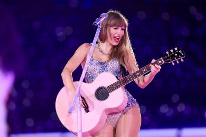 Taylor Swift Tops 'Billboard' Power 100 List, Shares Secrets to Success