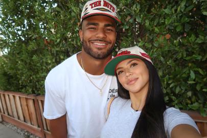 Pregnant 'Bachelor' Alum Sydney Warner to Support 49ers Hubby at Super Bowl