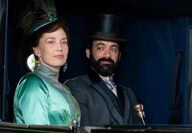 Pantless Morgan Spector Stans ‘Gilded Age’ Wife Carrie Coon in Gym Selfie