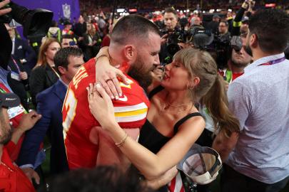 Taylor Swift Hard Launches Travis Kelce While ‘Clubbing’ With Parents