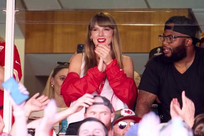 Taylor Swift Lands in Los Angeles Ahead of the 2024 Super Bowl
