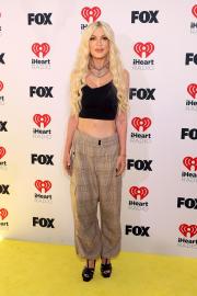 Tori Spelling Walks 1st Red Carpet Since Dean McDermott Divorce