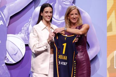 WNBA Fever! Inside Caitlin Clark’s Amazing Journey to Basketball Superstar