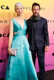 Keanu Reeves and Girlfriend Alexandra Grant Kiss on MOCA Gala Red Carpet