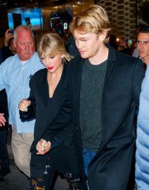 Taylor Swift's 'The Black Dog' Is About Joe Alwyn, Bar Owner Hints