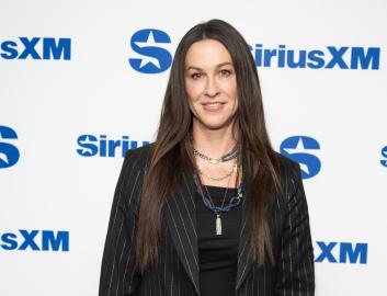 Alanis Morissette Brings 8-Year-Old Daughter on Stage for ‘Ironic’ Duet