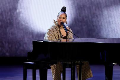 Jay-Z Surprises Tonys Crowd to Sing 'Empire State of Mind' With Alicia Keys