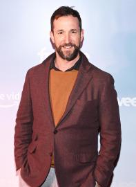 Noah Wyle Says His Nurse Mom Used to Critique His Performance on ‘ER’