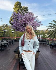 OnlyFans’ Annie Knight Says She Makes $200K a Month and Owns 4 Homes