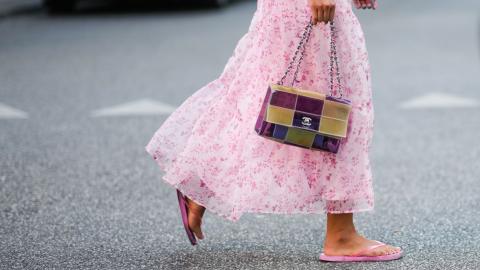 London Women Are Wearing This Flip-Flop Style on Repeat