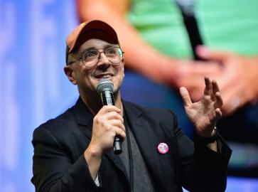 ‘Blue’s Clues’ Star Says Waiters ‘Made More Money’ Than He Did for Show