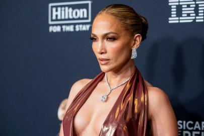 This $23 Amazon Bag Looks Identical to Jennifer Lopez's Summery Birkin