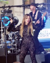 Kelly Clarkson Flaunts Weight Loss in Black Catsuit Performing on 'Today'