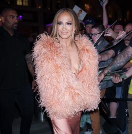 Jennifer Lopez Looks Pretty in Pink in 1st Appearance After Facial Injury