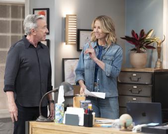 Shifting Gears Reinvents the Sitcom Genre in 2025