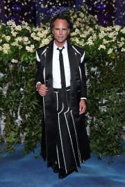 What Walton Goggins Thinks of Fans Finding 'Receding Hairline' Attractive