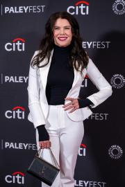 Lauren Graham’s New GRWM Makeup Video Is Extremely Lorelai Gilmore Coded
