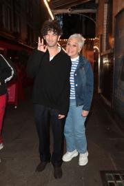 Matty Healy Consoles Mom Denise Welch 1 Week After Taylor Swift Comments